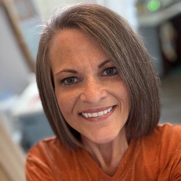 Meet your Posher, Julie - Picture 1 of 1